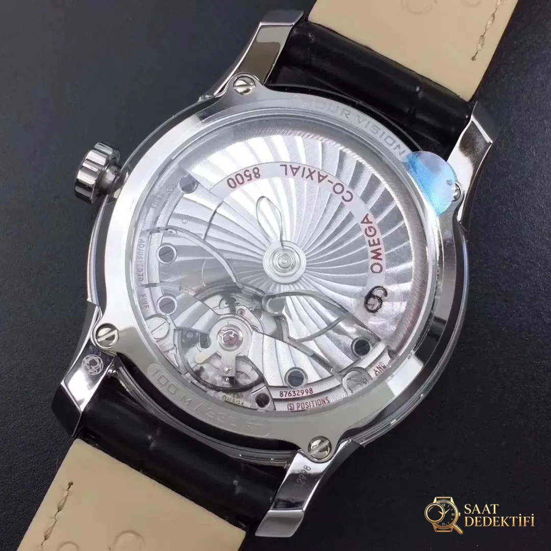 Yeni ürün incelemesi: VS Factory Omega De Ville Parlak Beyaz 8500 mekanizma 41 MM timsah derisi safir cam replika saat - Bilekte Duruş ve Kasa Orantısı