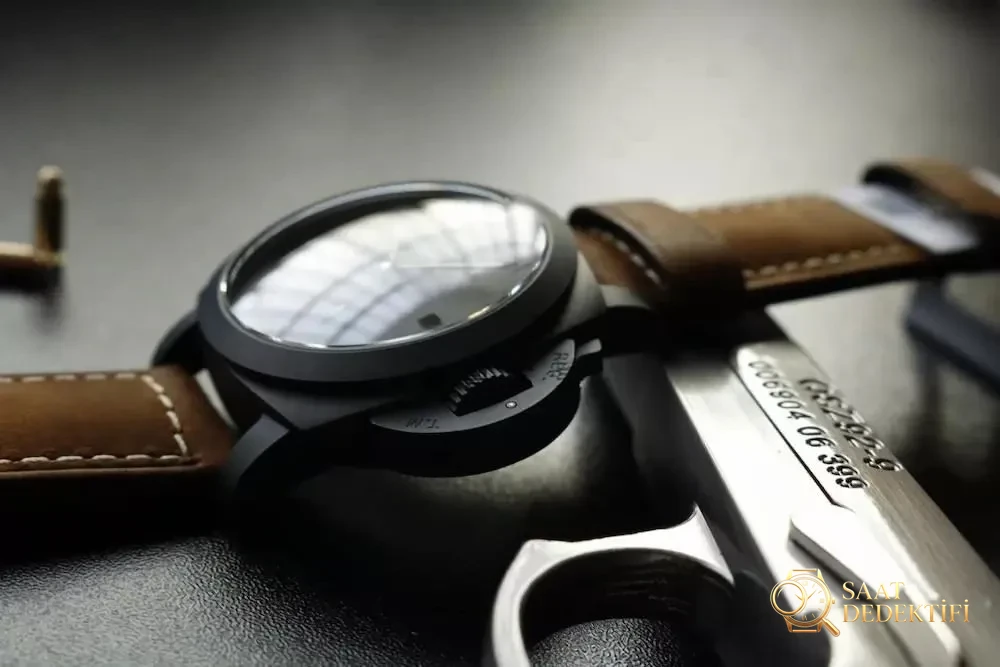 Yeni VS Factory Panerai PAM00441 V2 sürümünde 9001 mekanizmasının hangi noktaları geliştirildi? - Kasa Profili ve Kurma Kolu İncelemesi