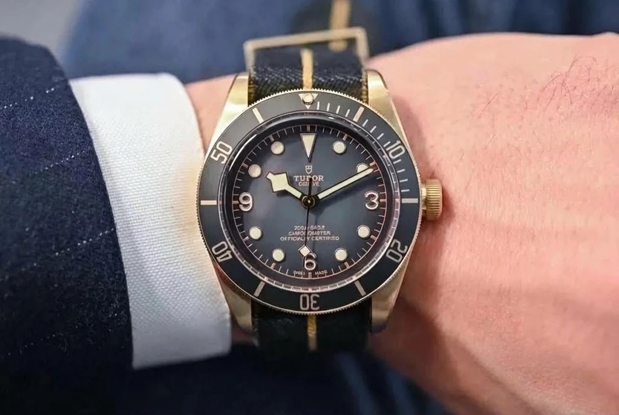 Yepyeni arduvaz grisi 2019 Beckham modeli XF Factory Tudor Black Bay Bronze M79250BA — küçük bronz kalkan kısa inceleme - Toka İçi Mikro Ayar Mekanizması