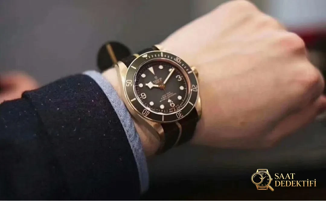 Yepyeni arduvaz grisi 2019 Beckham modeli XF Factory Tudor Black Bay Bronze M79250BA — küçük bronz kalkan kısa inceleme - Kadran İbreleri ve Saniye Akışı