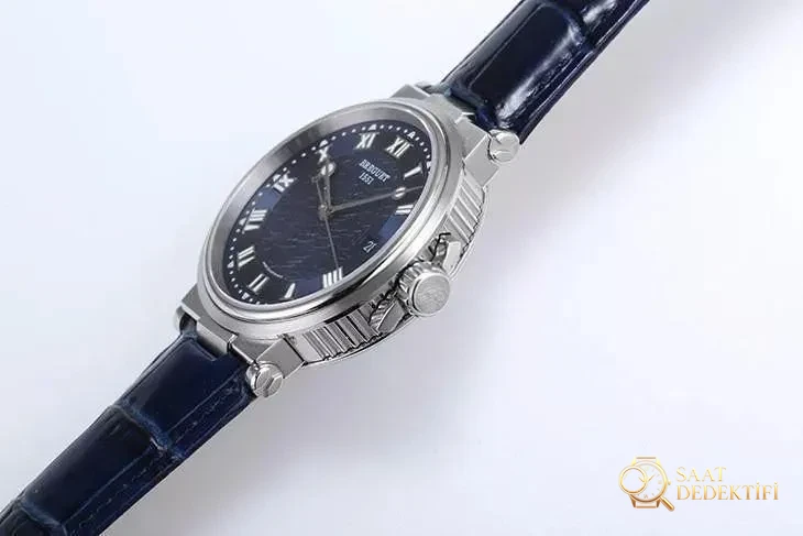 Yepyeni V9 Factory Breguet Marine 5517 saat incelemesi - Arka Kapak Gravür ve Seri Numarası