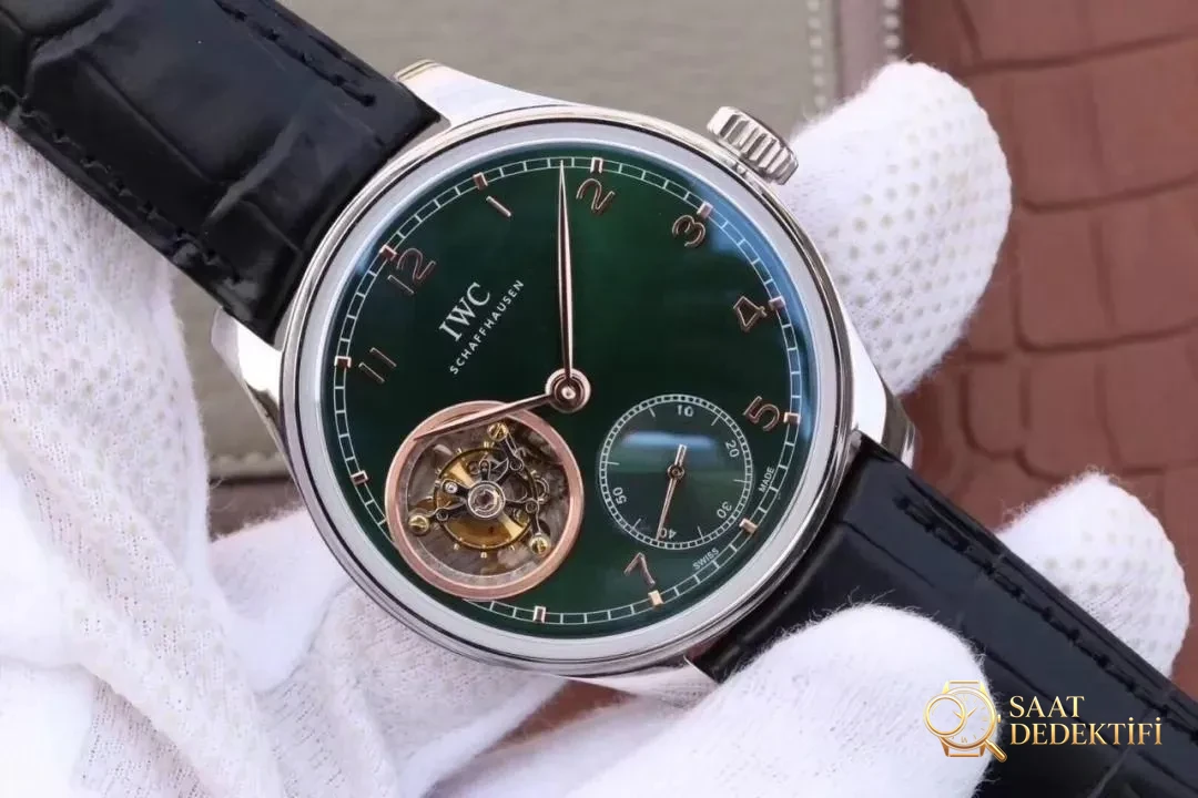YL Factory IWC Portugieser Serisi Tourbillon Yeşil Kadranlı Replika Saat IW546302 İncelemesi - Kadran Detayı ve Bezel İşçiliği