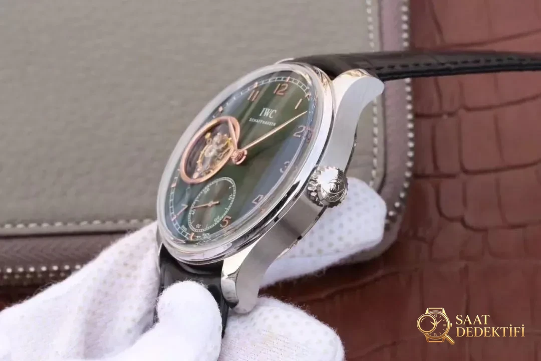 YL Factory IWC Portugieser Serisi Tourbillon Yeşil Kadranlı Replika Saat IW546302 İncelemesi - Fosfor ve Super-LumiNova Gece Görünümü