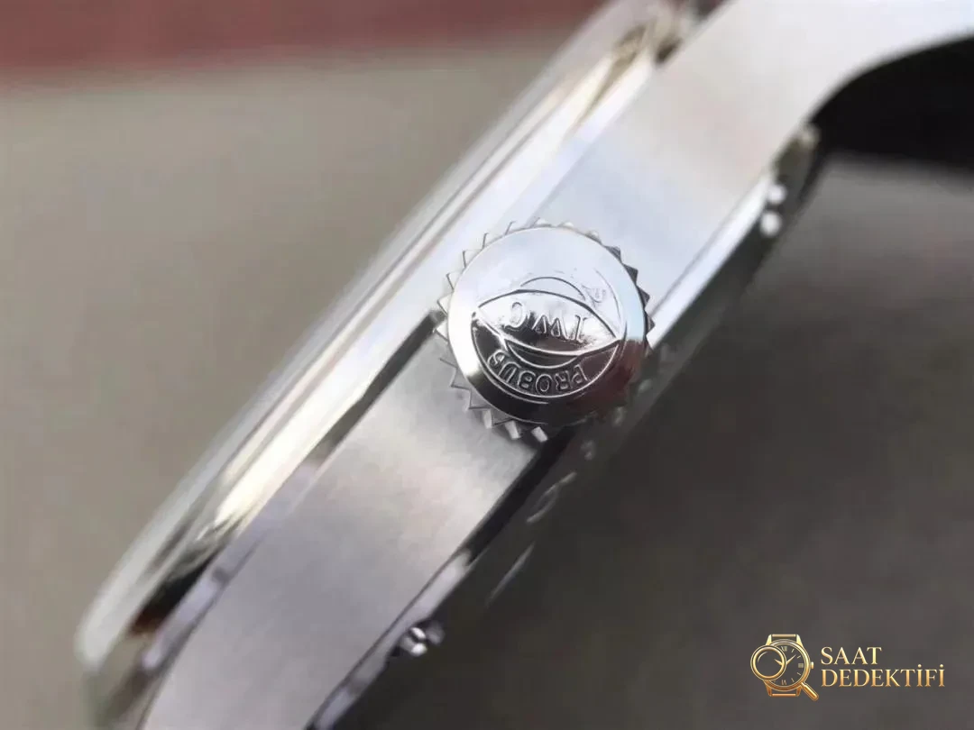 YL Factory IWC Portugieser Serisi Tourbillon Yeşil Kadranlı Replika Saat IW546302 İncelemesi - Yan Profil ve Kordon Bağlantısı