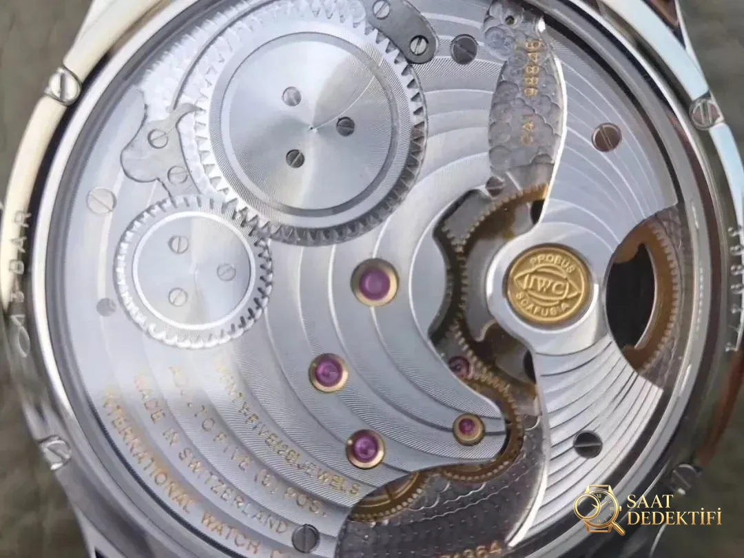 YL Factory IWC Portugieser Serisi Tourbillon Yeşil Kadranlı Replika Saat IW546302 İncelemesi - Bilezik Bakla Ayrımı ve Pim Yapısı