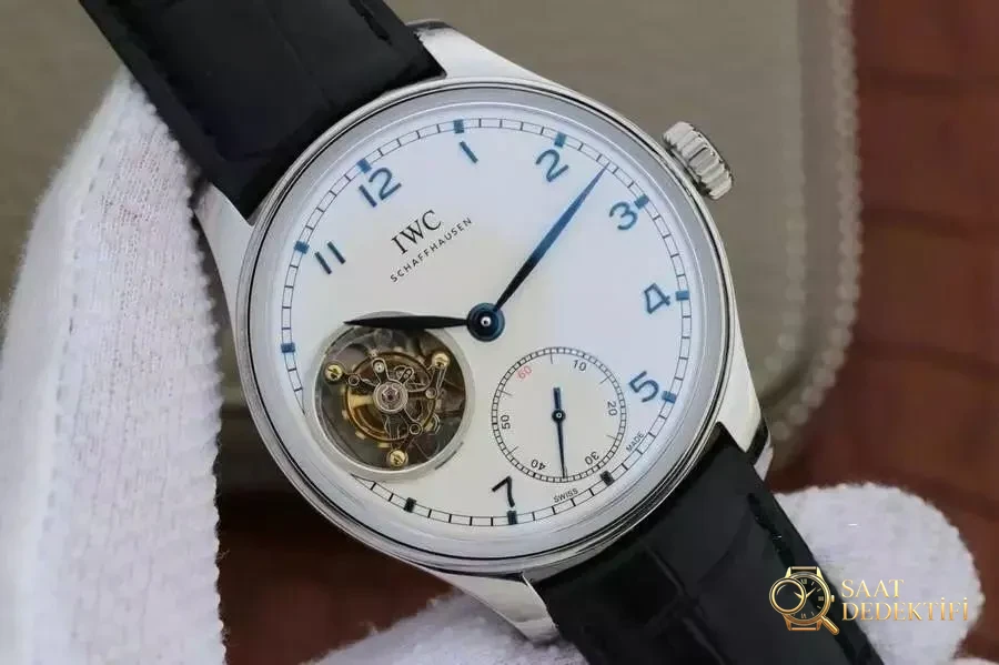 YL Factory IWC Portugieser Serisi Tourbillon Yeşil Kadranlı Replika Saat IW546302 İncelemesi - Cam Yansıma Önleyici (AR) Kaplama