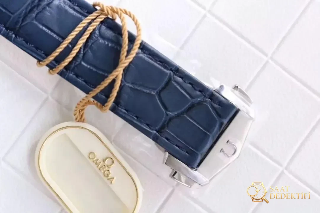 Yükseltilmiş VS Factory Omega De Ville parlak mavi: 8900 mekanizma 8500 ile karşılaştırıldığında fark nerede? Hangi detaylar güncellendi? - Genel Açı ve Estetik Duruş