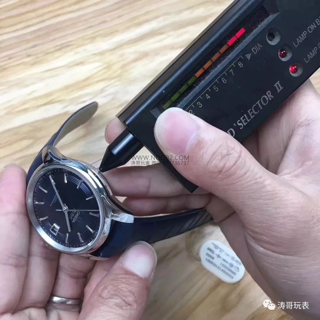 Yükseltilmiş VS Factory Omega De Ville parlak mavi: 8900 mekanizma 8500 ile karşılaştırıldığında fark nerede? Hangi detaylar güncellendi? — 13. fotoğraf