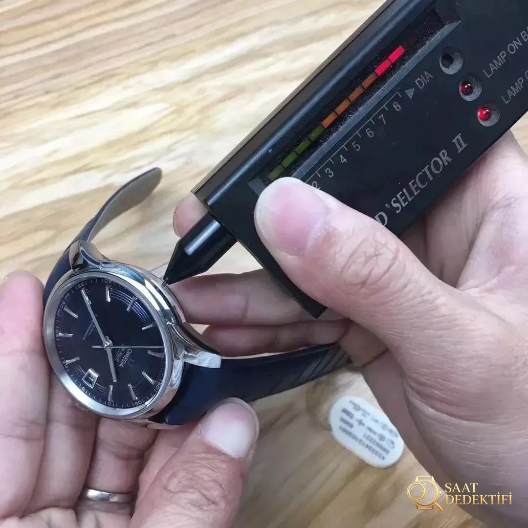 Yükseltilmiş VS Factory Omega De Ville parlak mavi: 8900 mekanizma 8500 ile karşılaştırıldığında fark nerede? Hangi detaylar güncellendi? - Kasa Çeliği ve Polisaj Kalitesi