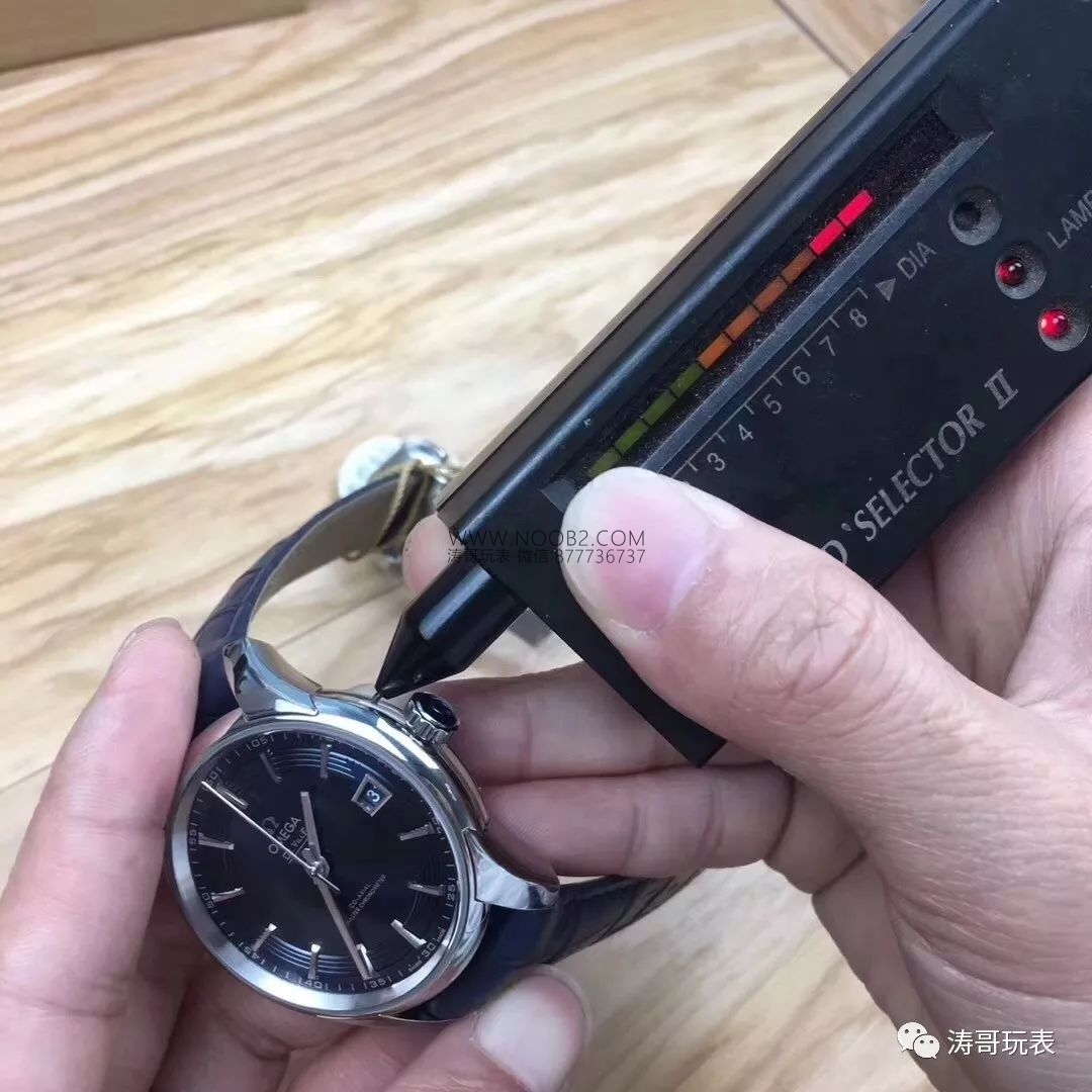 Yükseltilmiş VS Factory Omega De Ville parlak mavi: 8900 mekanizma 8500 ile karşılaştırıldığında fark nerede? Hangi detaylar güncellendi? — 14. fotoğraf
