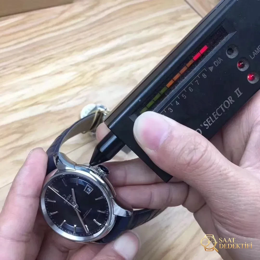 Yükseltilmiş VS Factory Omega De Ville parlak mavi: 8900 mekanizma 8500 ile karşılaştırıldığında fark nerede? Hangi detaylar güncellendi? - Tepe Koruması ve Ayar Fonksiyonu