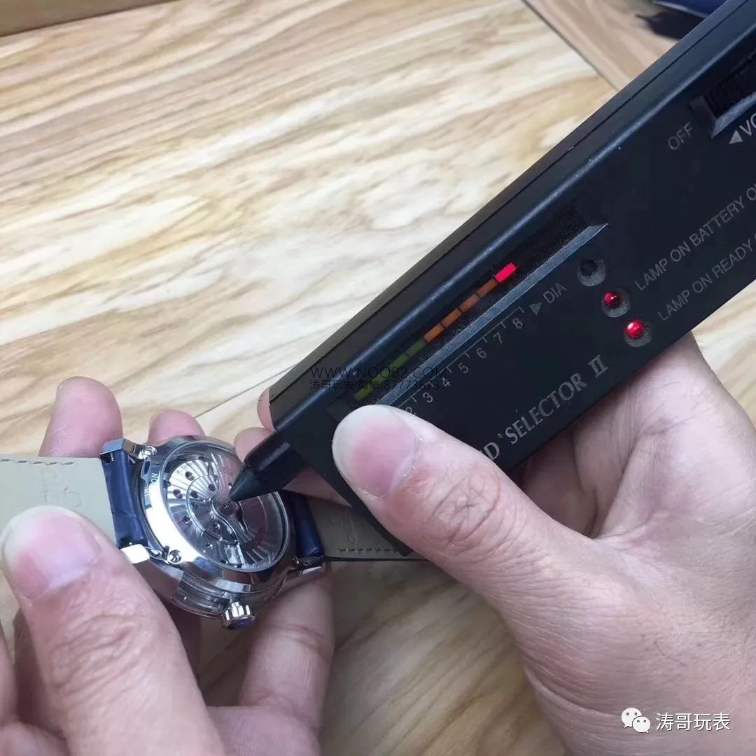 Yükseltilmiş VS Factory Omega De Ville parlak mavi: 8900 mekanizma 8500 ile karşılaştırıldığında fark nerede? Hangi detaylar güncellendi? — 15. fotoğraf