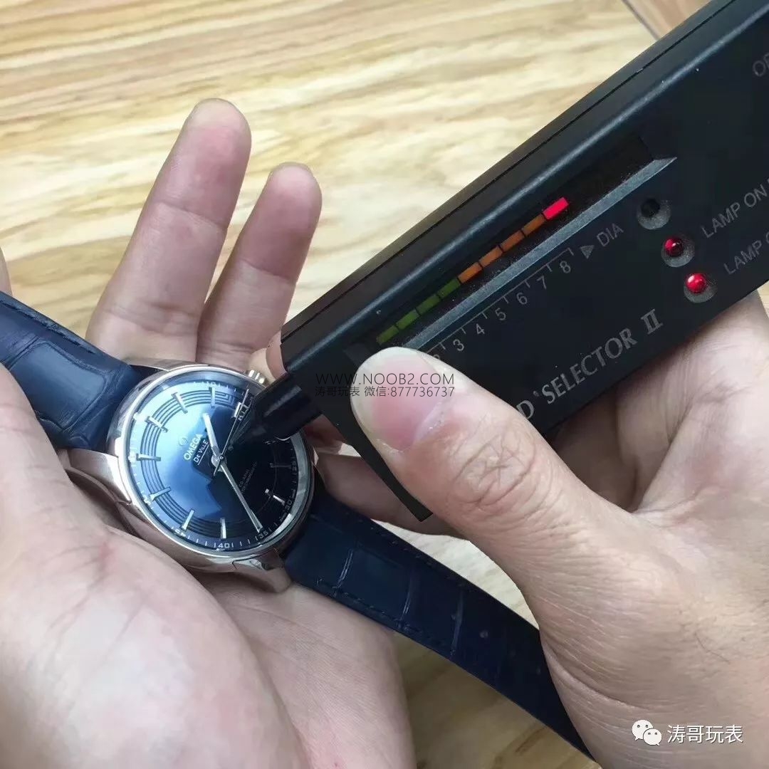 Yükseltilmiş VS Factory Omega De Ville parlak mavi: 8900 mekanizma 8500 ile karşılaştırıldığında fark nerede? Hangi detaylar güncellendi? — 16. fotoğraf
