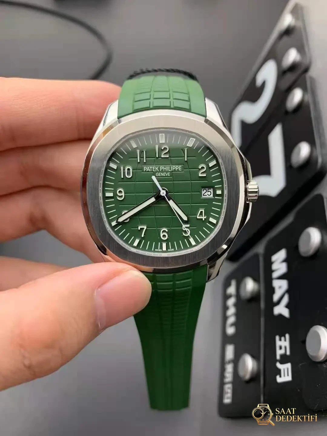 Patek Philippe Aquanaut 5168 İncelemesi - Ön Görünüm ve Kasa Tasarımı