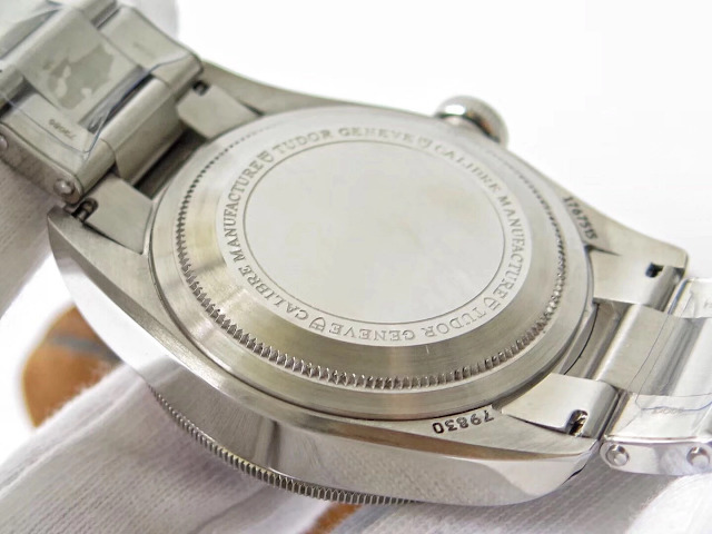 Tudor GMT Saat Kasa Arkası
