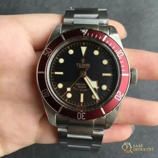 Tudor Heritage Black Bay 79220R — Z Factory, kırmızı bezel — ikinci el
