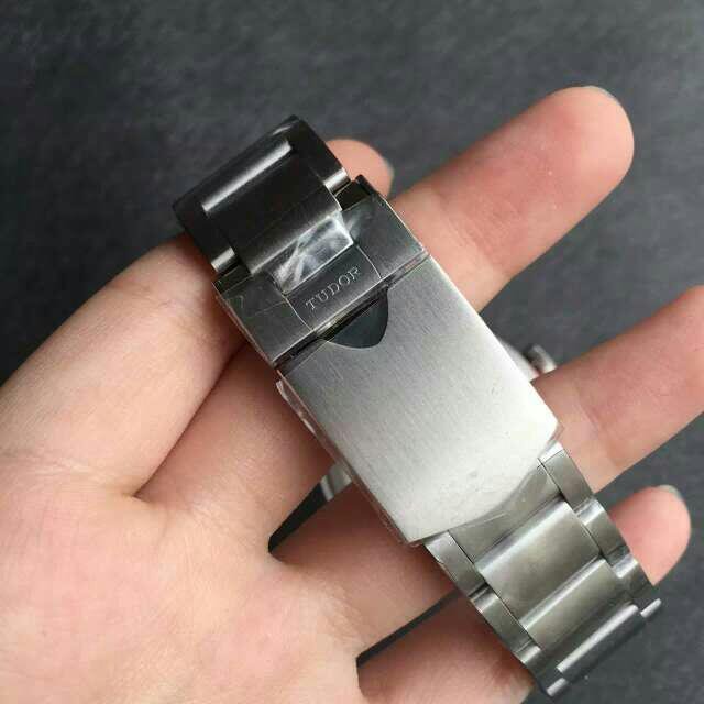 Tudor Shield Toka