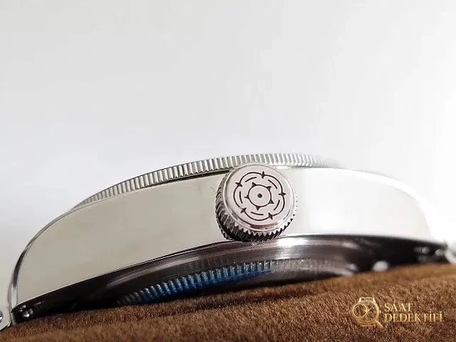 Tudor Rose Flower Kurma Kolu