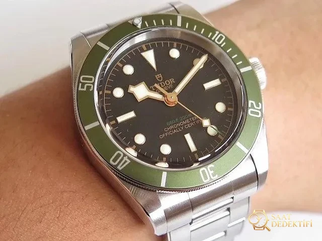 Replika Tudor Yeşil Kol Üstü Çekim