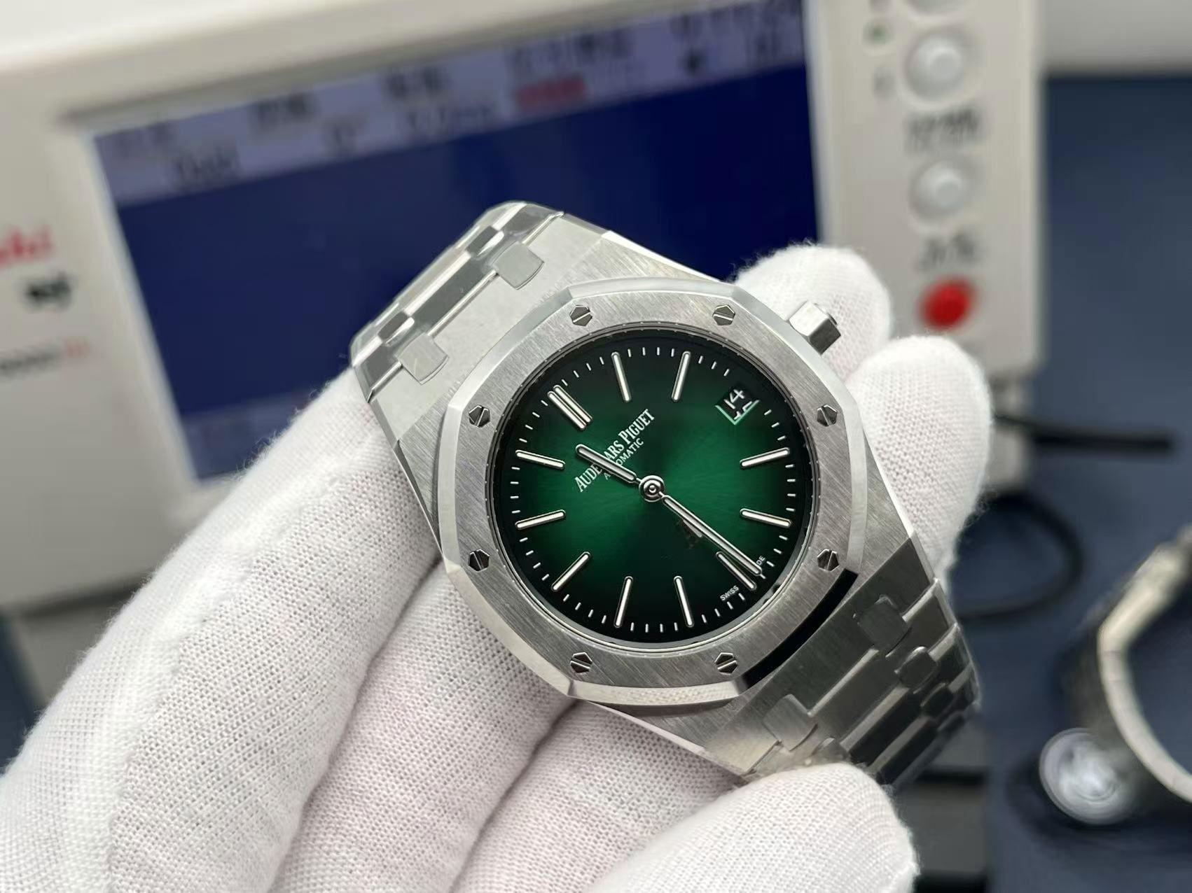 ZF 2025 efsane çalışması | Royal Oak Jumbo ultra ince 16202ST V2 çelik kralın uyanışı — 1. fotoğraf