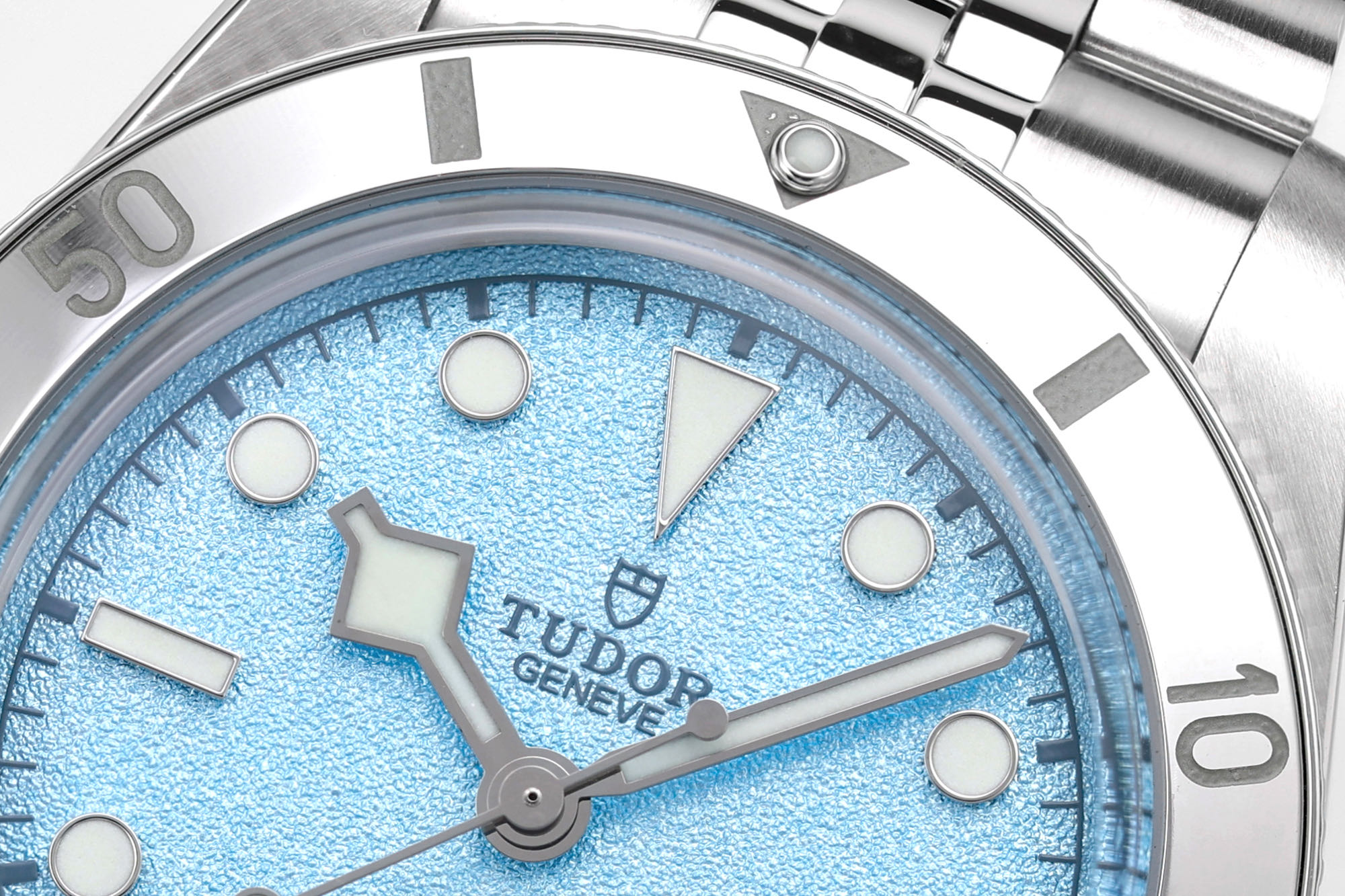 ZF 2025 mutlaka alınacaklar listesi! Tudor Black Bay 54 M79000: Zamanın işlediği klasik, bileğinizde saklı keskinlik — 17. fotoğraf