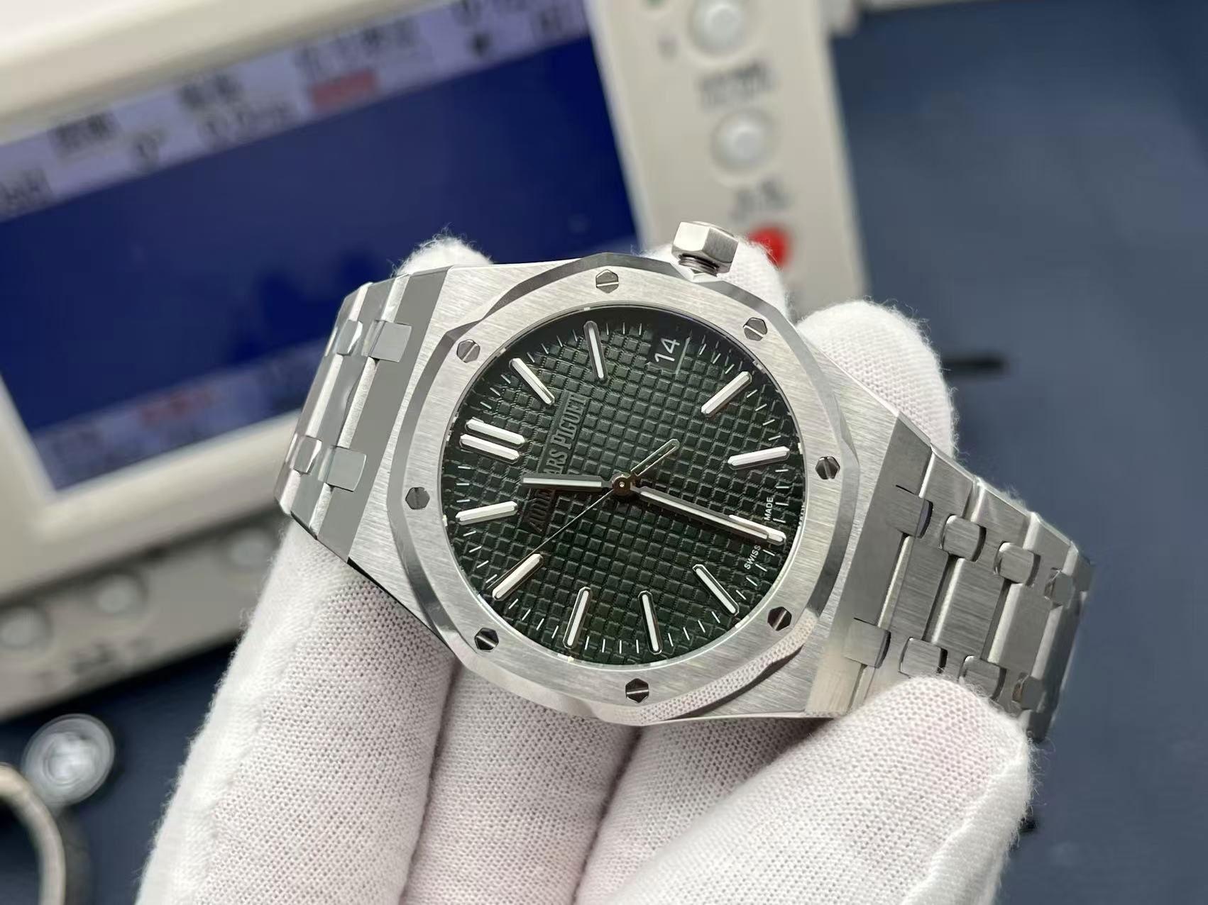 [ZF 2025'in İddialı Yapımı | Audemars Piguet 50. Yıl 15510ST Beş Renkli Seri Görkemli Şekilde Sahnede] — 4. fotoğraf