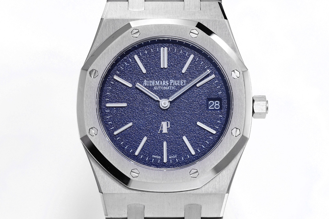 ZF 2025'in zirve eseri: Audemars Piguet Royal Oak 39 mm 16202 "JUMBO" ultra ince saat — yepyeni mavi taneli kadranıyla göz kamaştırıyor, bileğinizdeki efsaneyi replika olarak sizlere sunuyoruz. — 3. fotoğraf