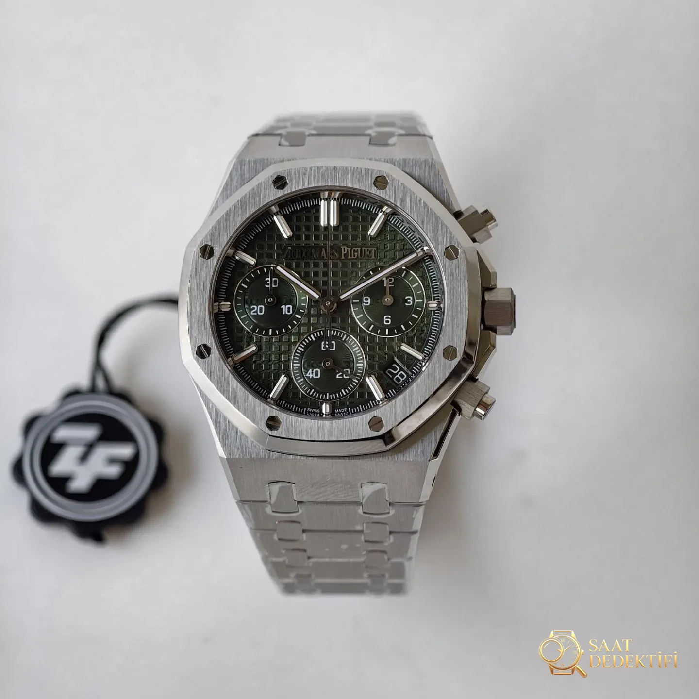 ZF 2026 yeni model önerisi | Keskin hatlarda gizli zarafet, zamanın tanıklığı — Audemars Piguet Royal Oak 26240 - Kadran Detayı ve Bezel İşçiliği