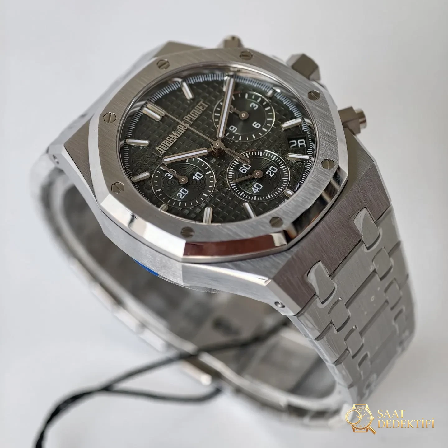 ZF 2026 yeni model önerisi | Keskin hatlarda gizli zarafet, zamanın tanıklığı — Audemars Piguet Royal Oak 26240 - Kasa Profili ve Kurma Kolu İncelemesi