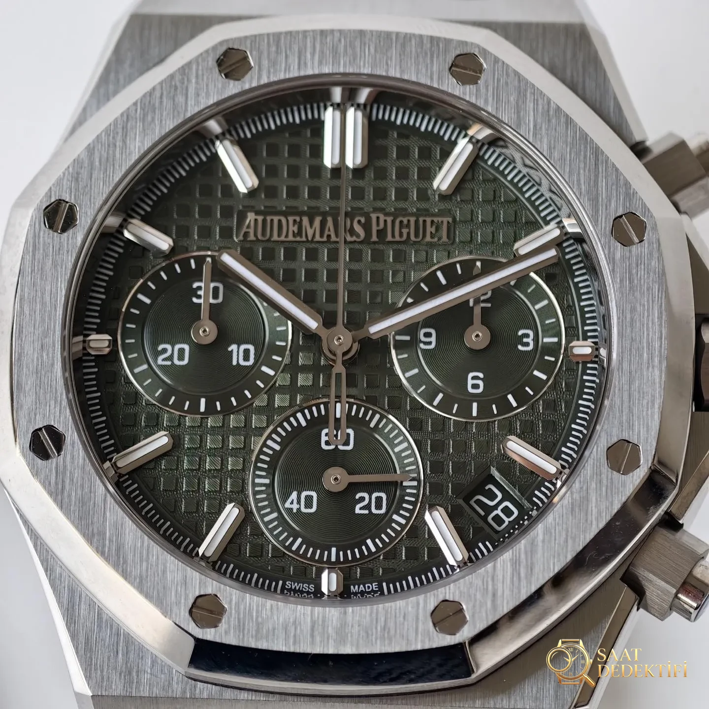 ZF 2026 yeni model önerisi | Keskin hatlarda gizli zarafet, zamanın tanıklığı — Audemars Piguet Royal Oak 26240 - Makro Kadran ve İndeks İşçiliği