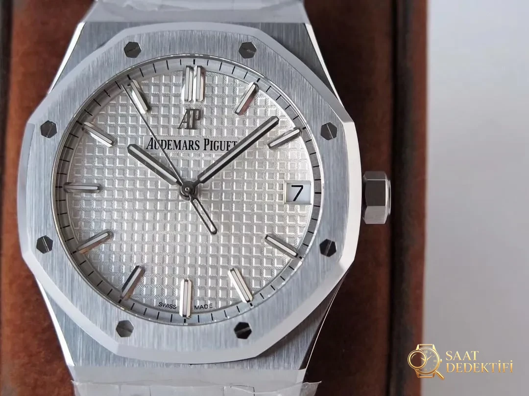 Audemars Piguet Royal Oak 15500 ZF Factory İncelemesi - Ön Görünüm ve Kasa Tasarımı