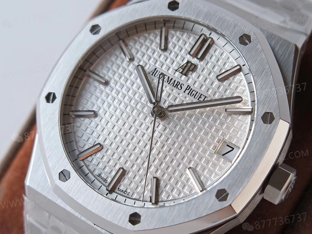 ZF Audemars Piguet 15500 beyaz kadranlı saatin sökülmüş halini gösteriyorum — 2. fotoğraf