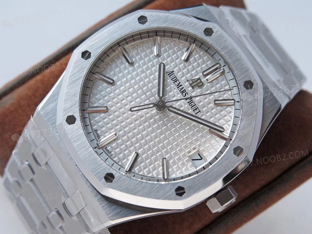 ZF Audemars Piguet 15500 beyaz kadranlı saatin sökülmüş halini gösteriyorum — 3. fotoğraf