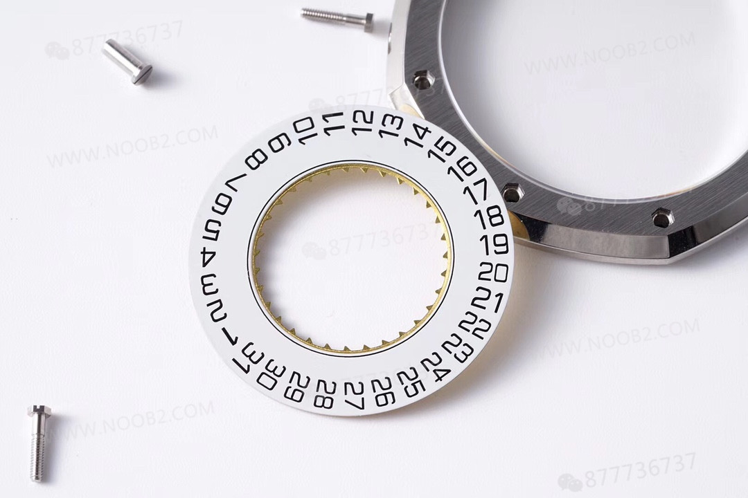 ZF Audemars Piguet 15500 beyaz kadranlı saatin sökülmüş halini gösteriyorum — 11. fotoğraf