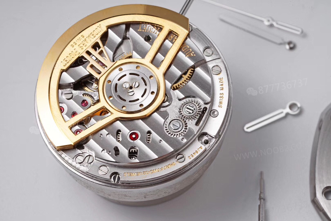 ZF Audemars Piguet 15500 beyaz kadranlı saatin sökülmüş halini gösteriyorum — 13. fotoğraf