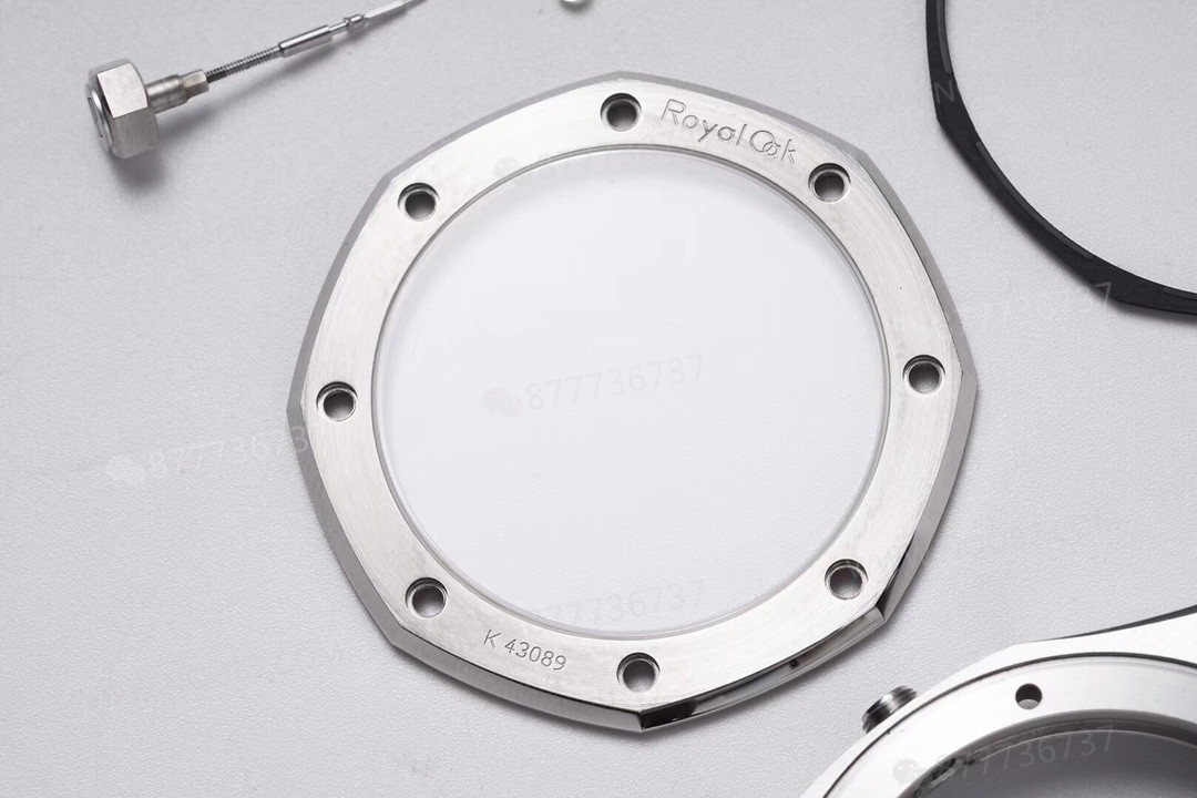 ZF Audemars Piguet 15500 beyaz kadranlı saatin sökülmüş halini gösteriyorum — 16. fotoğraf