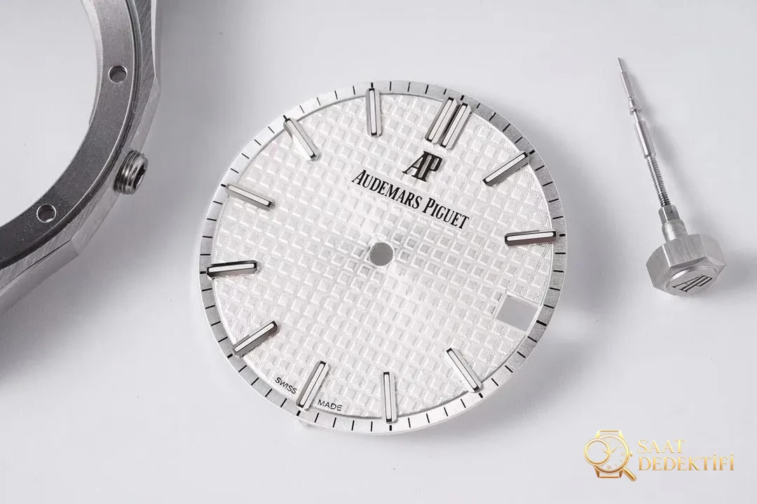 ZF Audemars Piguet 15500 beyaz kadranlı saatin sökülmüş halini gösteriyorum - Kadran İbreleri ve Saniye Akışı