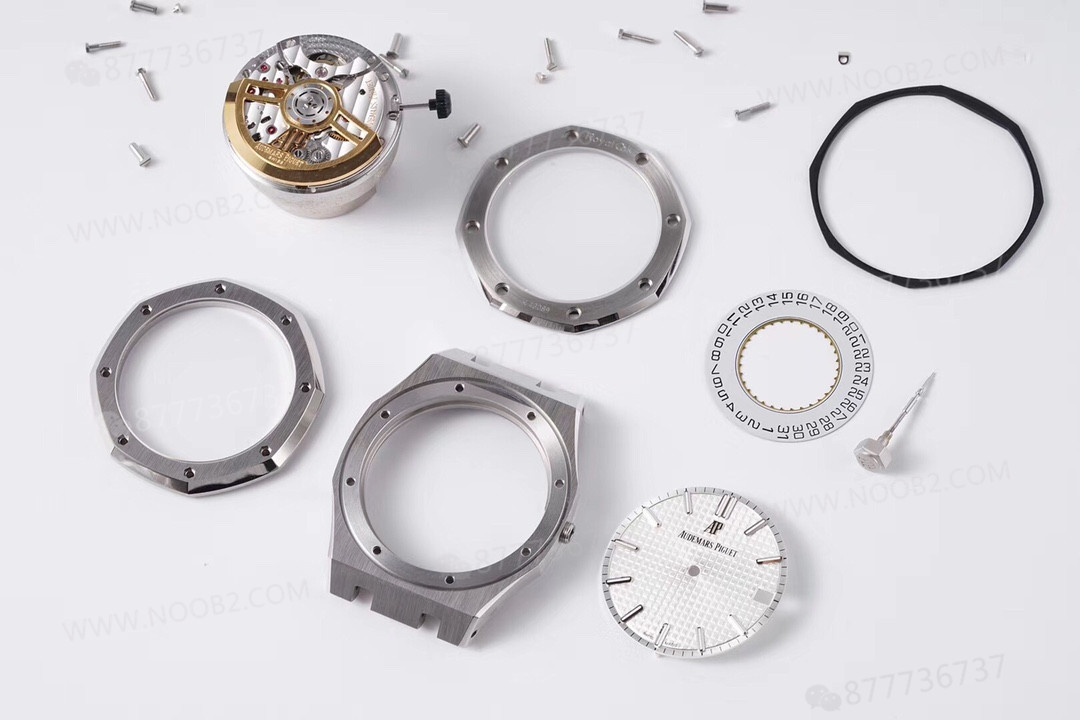 ZF Audemars Piguet 15500 beyaz kadranlı saatin sökülmüş halini gösteriyorum — 18. fotoğraf