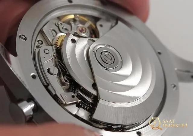 ZF fabrikası IWC Portugieser Chronograph V2 IW371446 mavi akrep ve yelkovan: işçilik gerçekten nasıl? - Mekanizma Zemberek ve Balans Detayı