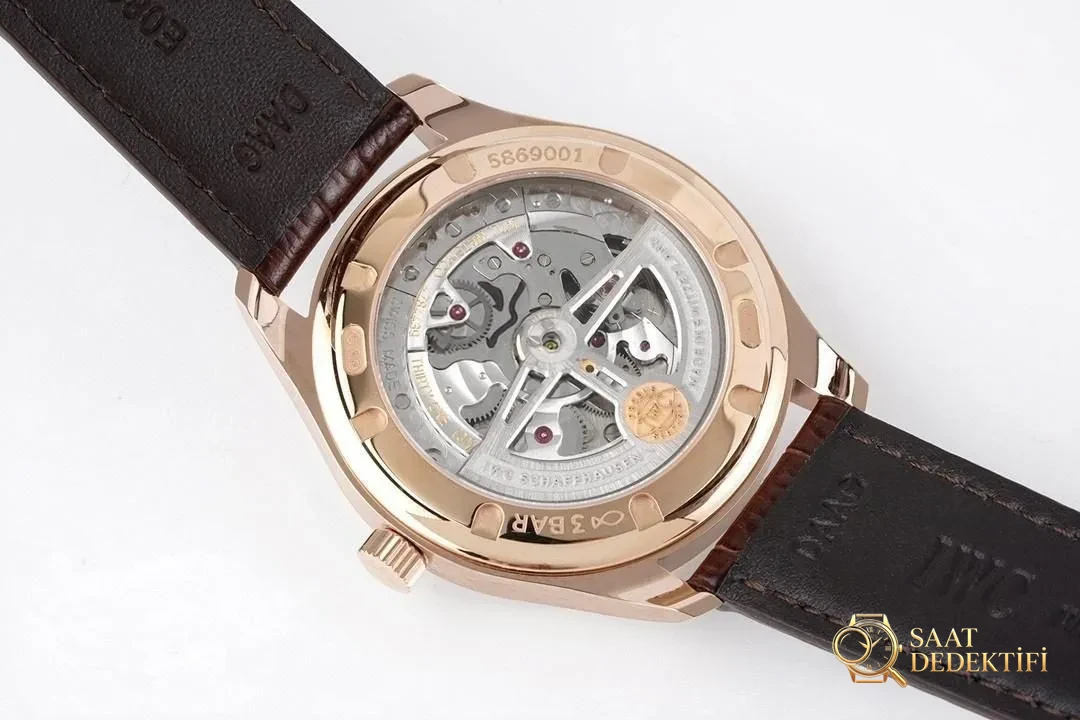 ZF Factory 2020 IWC Yeni Portugieser Küçük Üç İbreli 40 Serisi Replika Saat IW358306 - Fosfor ve Super-LumiNova Gece Görünümü