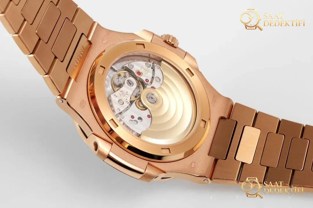 ZF Factory 2025 amiral gemisi üretimi | Patek Philippe Cal.26-330SC replika mekanizması, sektörün zirvesinde bir atılım - Arka Kapak ve Mekanizma Detayı
