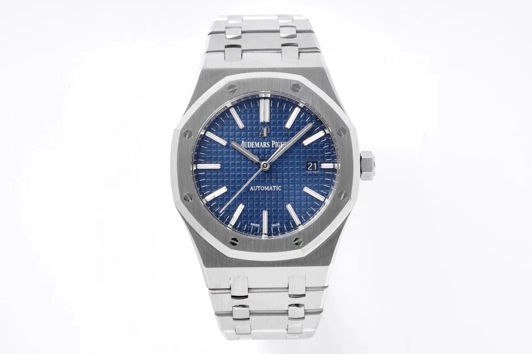 ZF Factory 2025'in iddialı çalışması: Audemars Piguet Royal Oak 15400 V2, tek parça mekanizmasıyla göz kamaştırıyor! — 1. fotoğraf