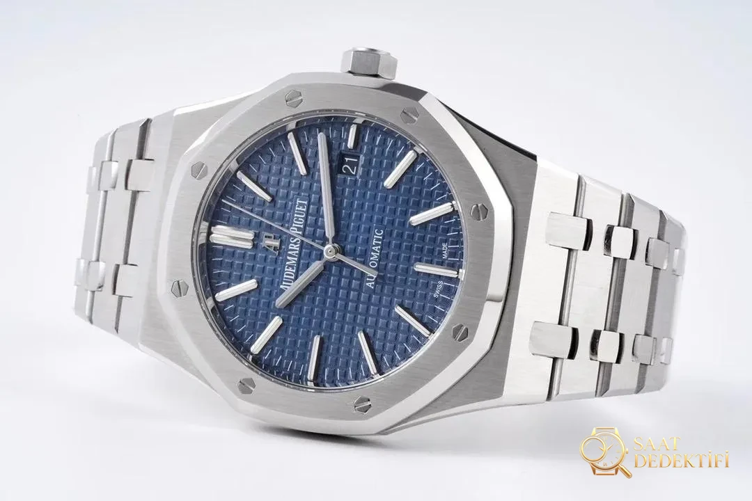 ZF Factory 2025'in iddialı çalışması: Audemars Piguet Royal Oak 15400 V2, tek parça mekanizmasıyla göz kamaştırıyor! - görsel 2