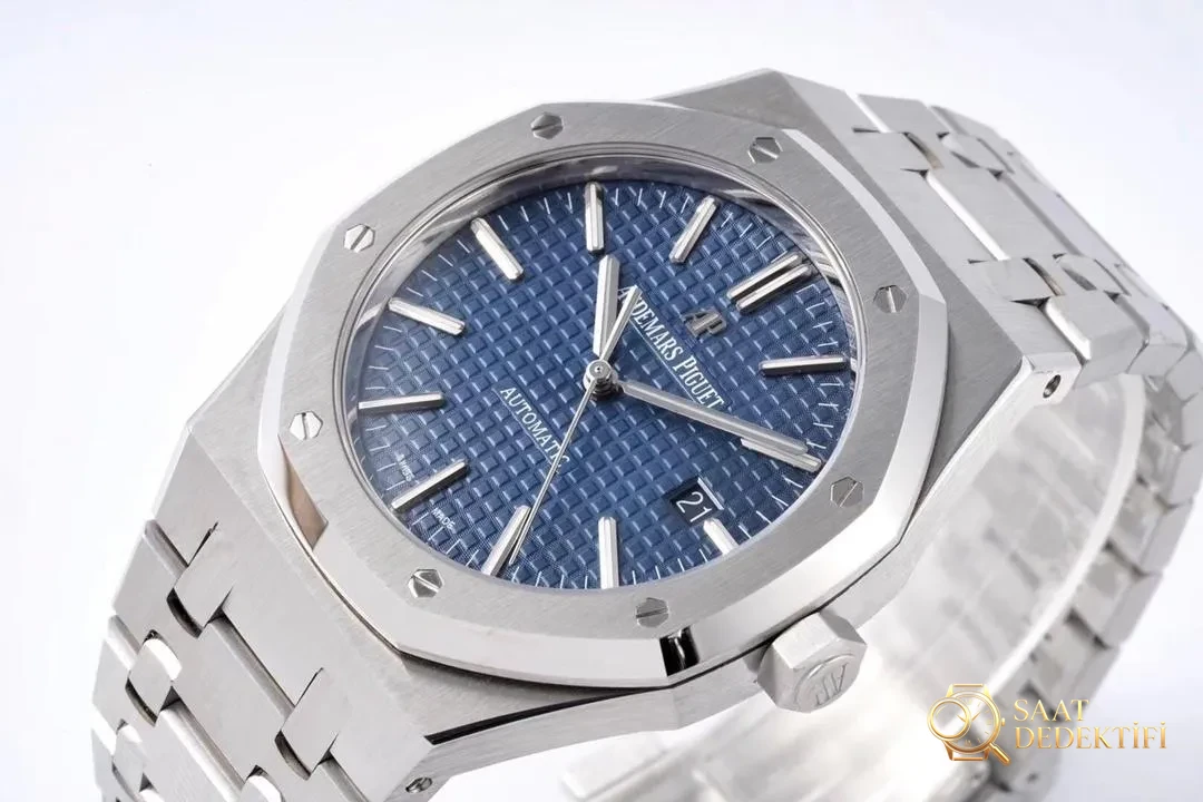 ZF Factory 2025'in iddialı çalışması: Audemars Piguet Royal Oak 15400 V2, tek parça mekanizmasıyla göz kamaştırıyor! - görsel 5