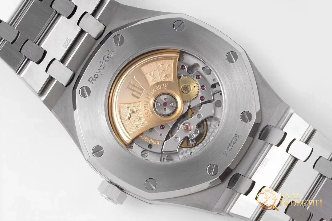 ZF Factory 2025'in iddialı çalışması: Audemars Piguet Royal Oak 15400 V2, tek parça mekanizmasıyla göz kamaştırıyor! - görsel 6