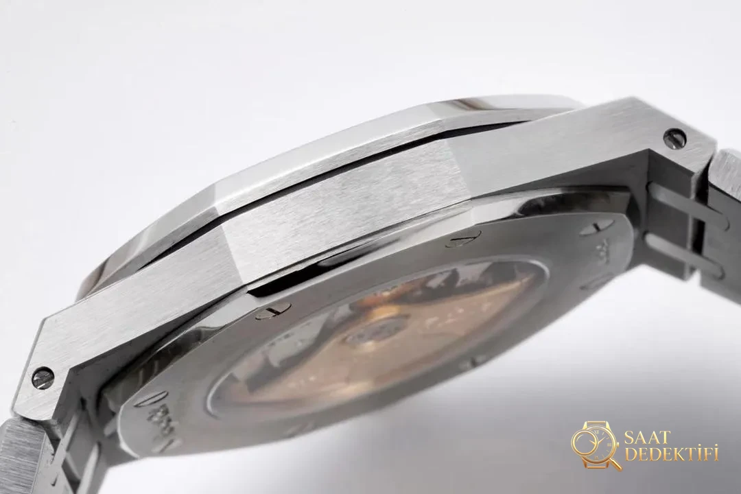 ZF Factory 2025'in iddialı çalışması: Audemars Piguet Royal Oak 15400 V2, tek parça mekanizmasıyla göz kamaştırıyor! - görsel 7