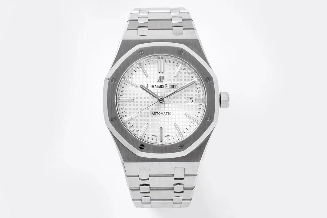ZF Factory 2025'in iddialı çalışması: Audemars Piguet Royal Oak 15400 V2, tek parça mekanizmasıyla göz kamaştırıyor! — 11. fotoğraf