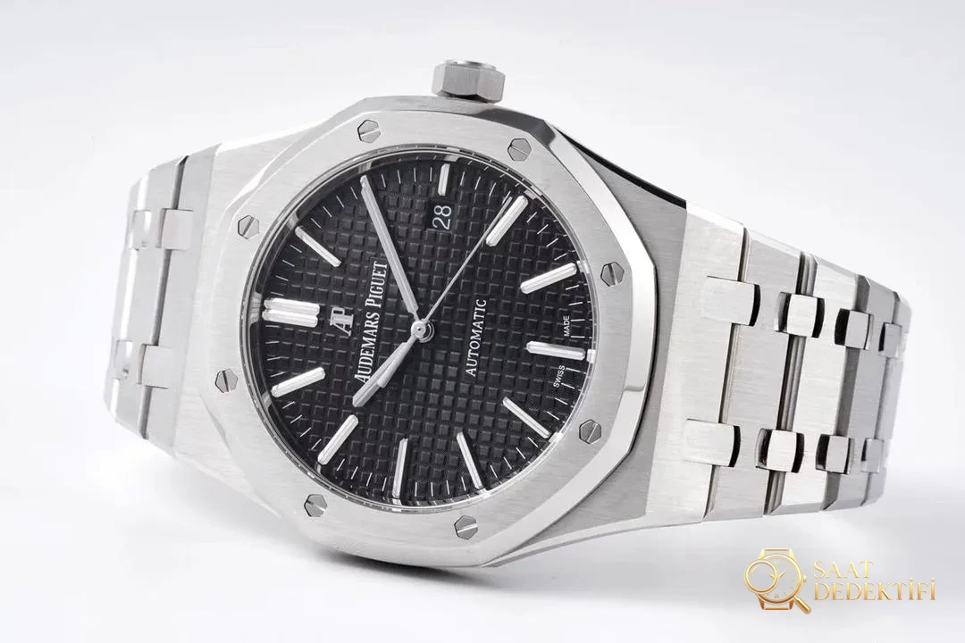 ZF Factory 2025'in iddialı çalışması: Audemars Piguet Royal Oak 15400 V2, tek parça mekanizmasıyla göz kamaştırıyor! - görsel 20