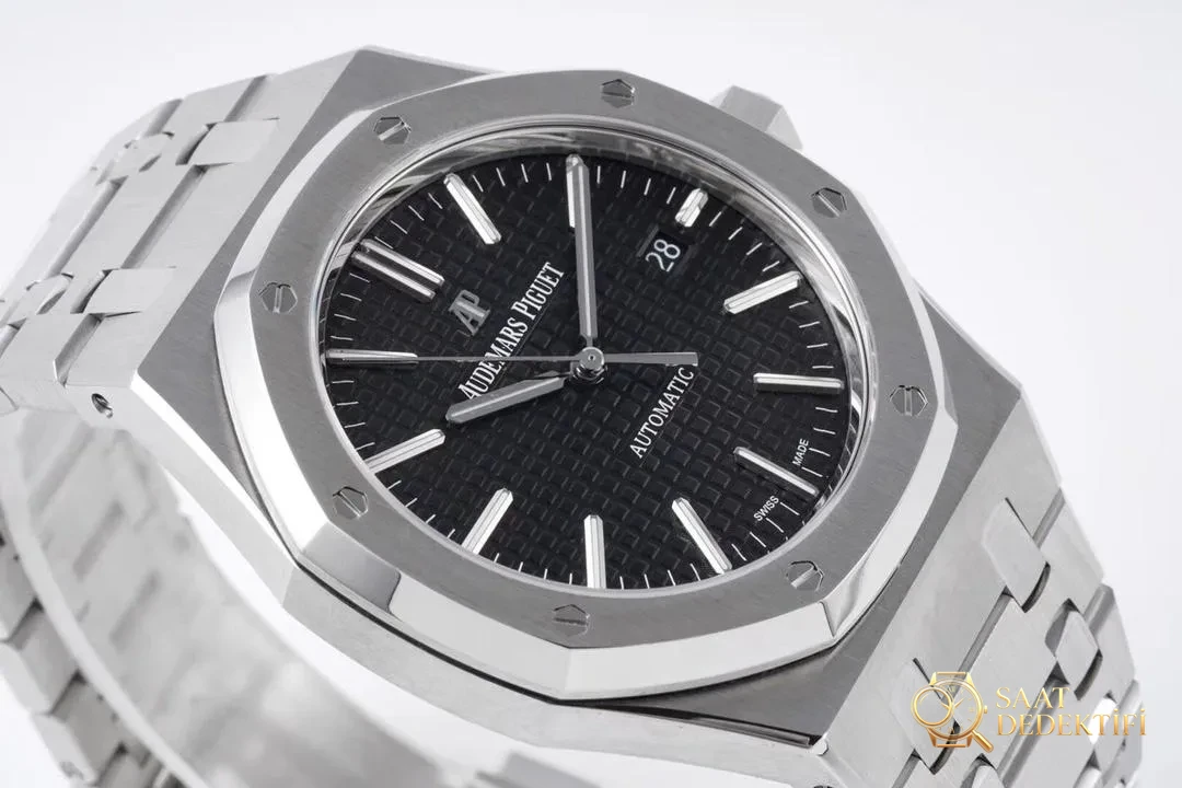 ZF Factory 2025'in iddialı çalışması: Audemars Piguet Royal Oak 15400 V2, tek parça mekanizmasıyla göz kamaştırıyor! - görsel 21