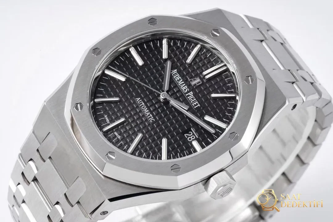 ZF Factory 2025'in iddialı çalışması: Audemars Piguet Royal Oak 15400 V2, tek parça mekanizmasıyla göz kamaştırıyor! - görsel 24